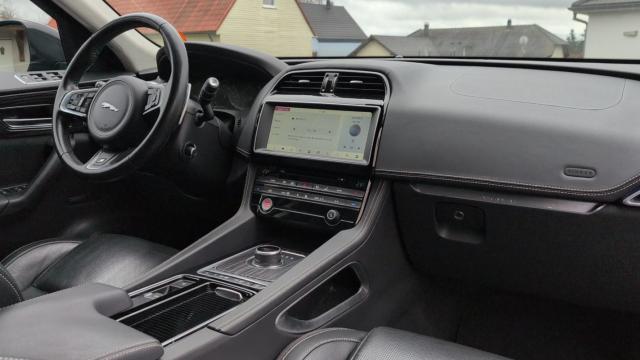 Jaguar F-Pace image 4