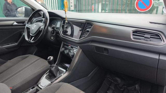 Volkswagen T-Roc image 6