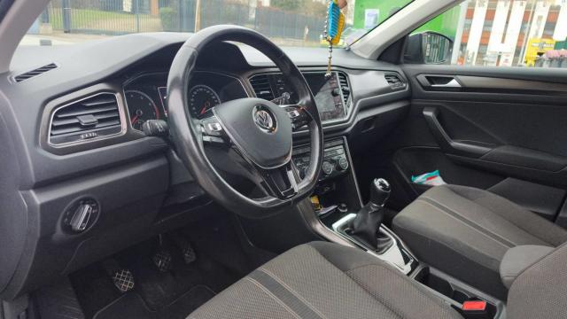 Volkswagen T-Roc image 9