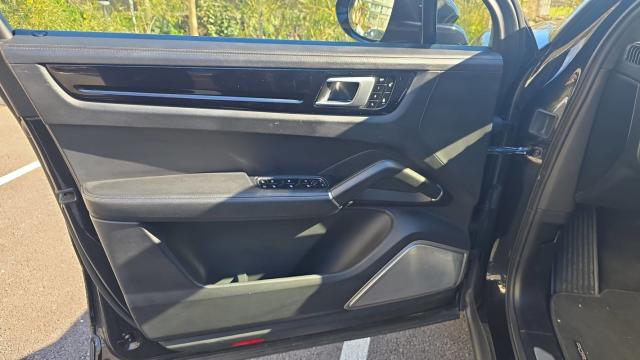 Porsche Cayenne image 1