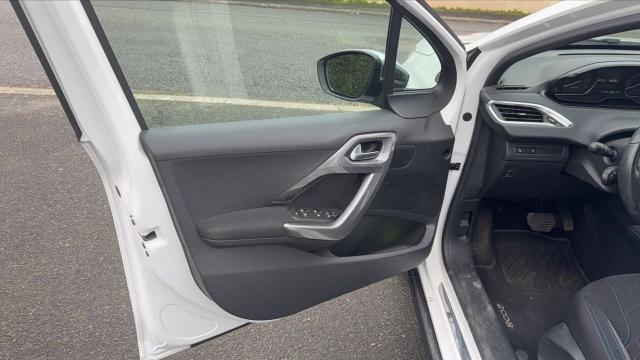 Peugeot 2008 image 2