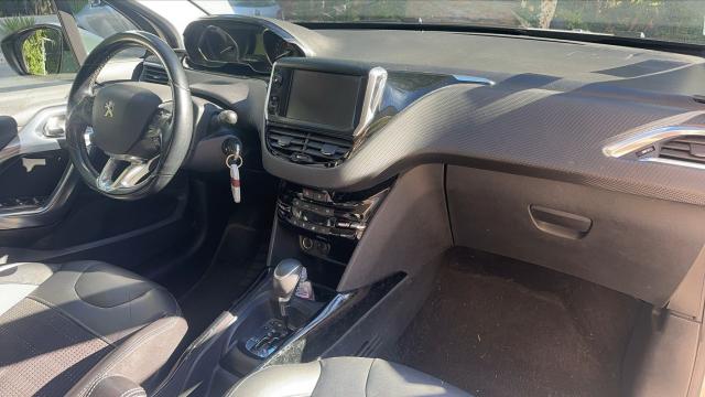 Peugeot 2008 image 6