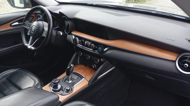 Alfa Romeo Stelvio image 2