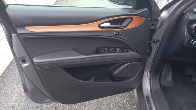 Alfa Romeo Stelvio image 7