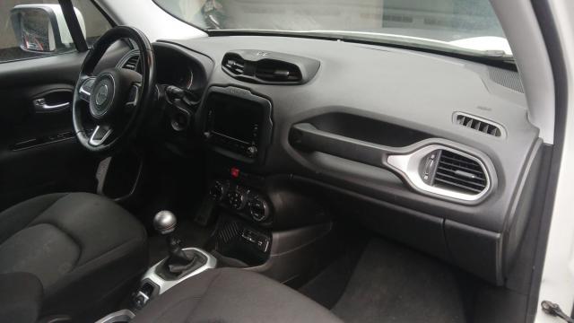 Jeep Renegade image 9