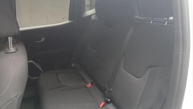 Jeep Renegade image 7