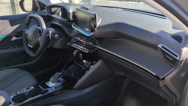 Peugeot 208 image 8
