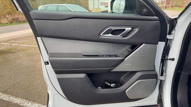 Land Rover Range Rover Velar image 8