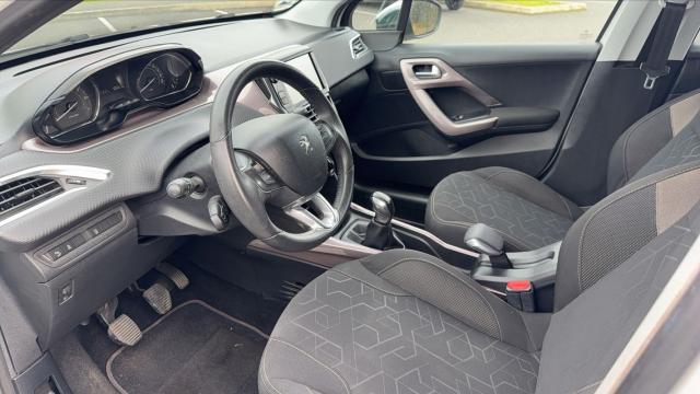 Peugeot 2008 image 8