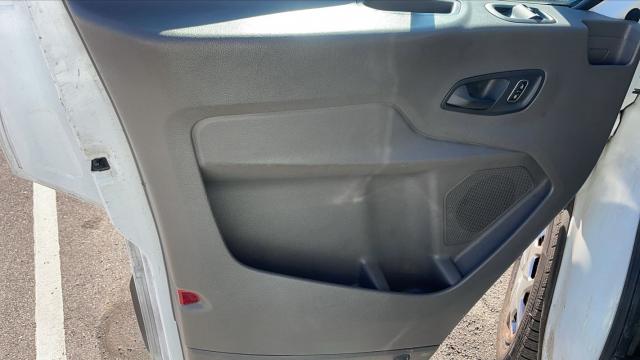 Ford Transit image 3