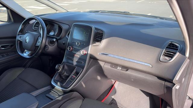 Renault Grand Scénic image 2