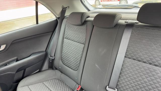Kia Rio image 6