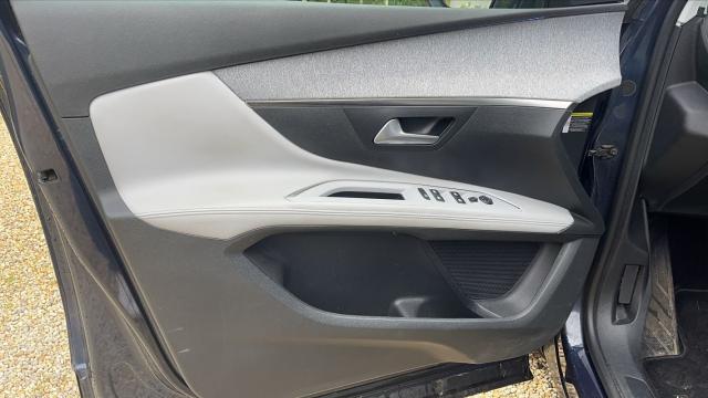 Peugeot 5008 image 2