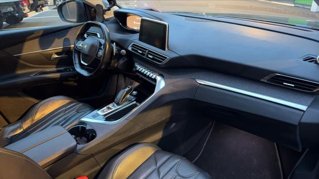 Peugeot 5008 image 2