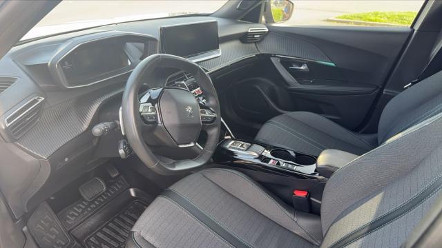 Peugeot 2008 image 2