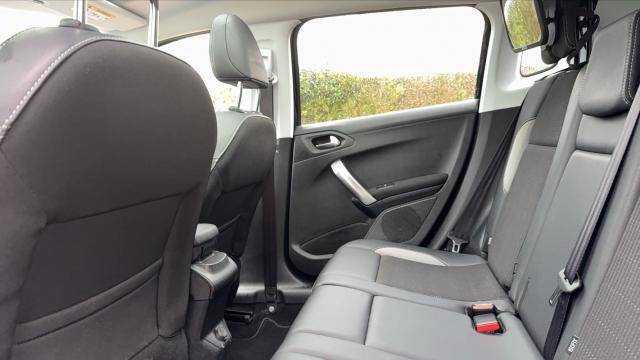 Peugeot 2008 image 9