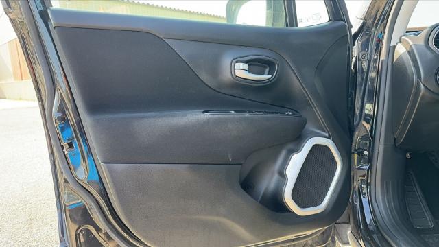 Jeep Renegade image 8