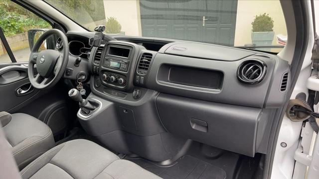 Nissan Nv300 image 9