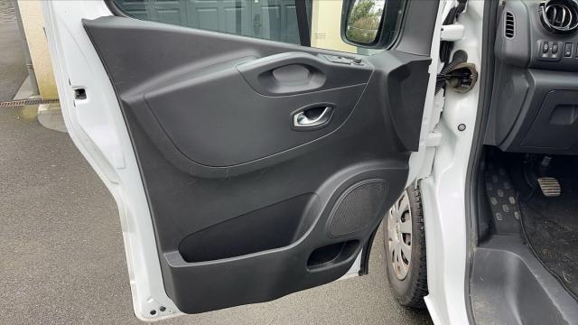 Nissan Nv300 image 3