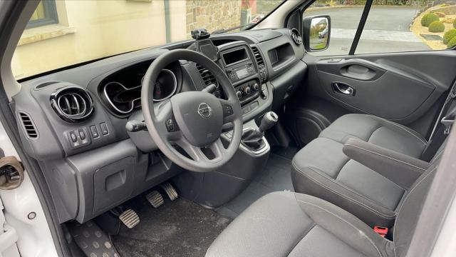 Nissan Nv300 image 6