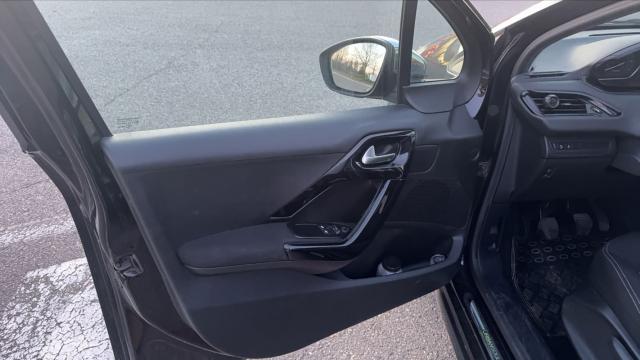 Peugeot 208 image 9