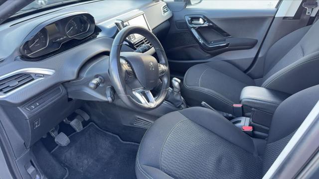 Peugeot 208 image 7