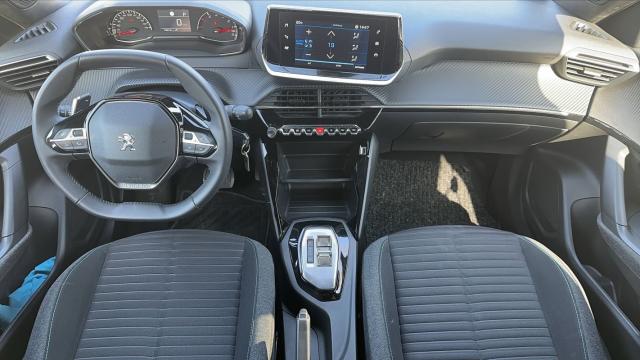 Peugeot 2008 image 8