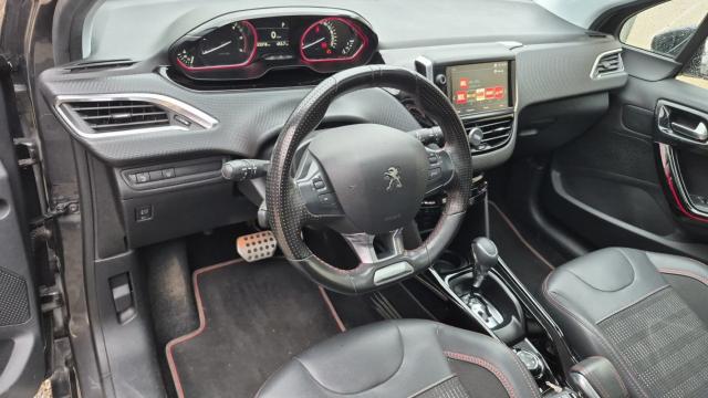 Peugeot 2008 image 8