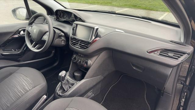 Peugeot 208 image 8