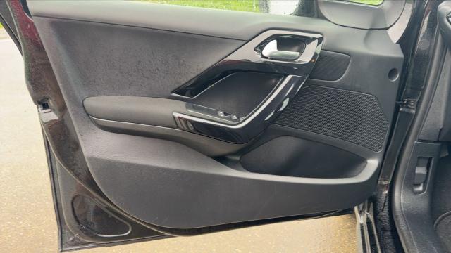 Peugeot 208 image 1