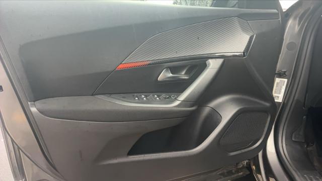 Peugeot 2008 image 1