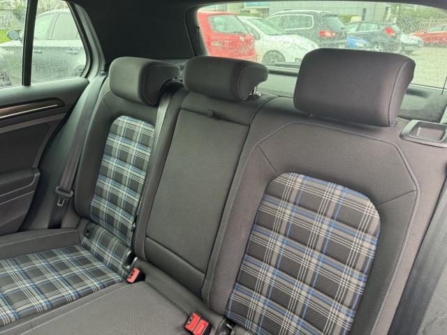 Volkswagen Golf image 8