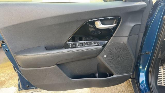 Kia Niro image 9
