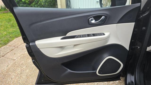 Renault Captur image 2