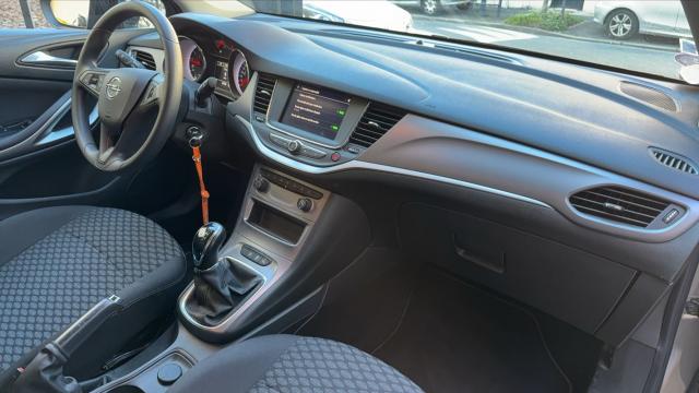 Opel Astra Sports Tourer image 6