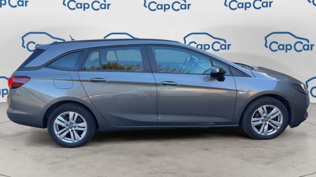 Opel Astra Sports Tourer image 1