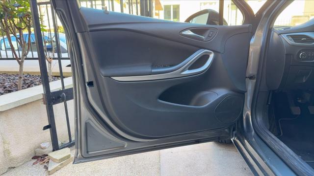 Opel Astra Sports Tourer image 7