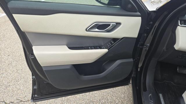 Land Rover Range Rover Velar image 9