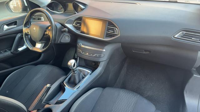 Peugeot 308 image 3