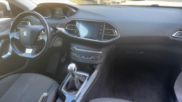 Peugeot 308 image 3