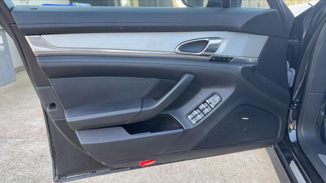 Porsche Panamera image 6