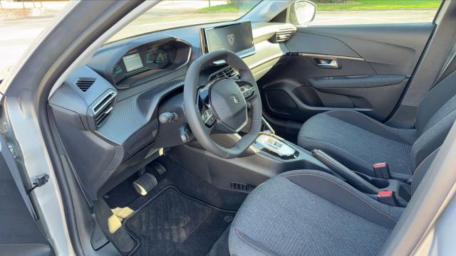 Peugeot 208 image 7