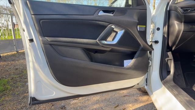 Peugeot 308 image 6