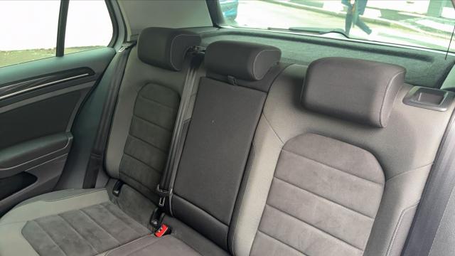 Volkswagen Golf image 2