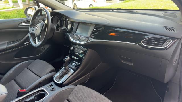 Opel Astra Sports Tourer image 4