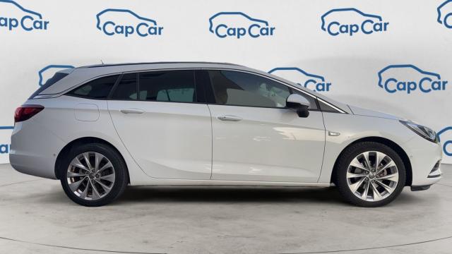 Opel Astra Sports Tourer image 2