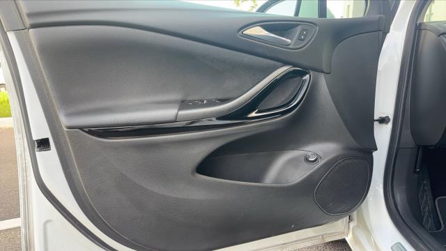 Opel Astra Sports Tourer image 5