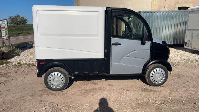 Aixam D-Truck image 2