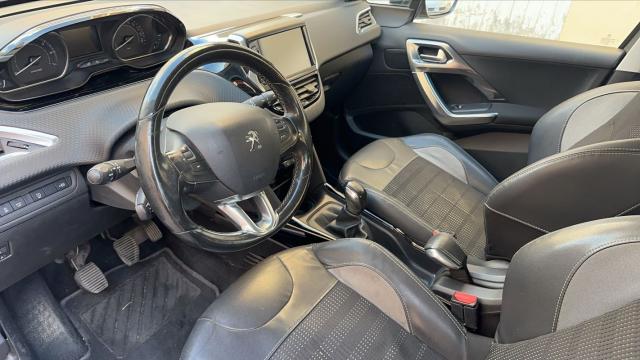 Peugeot 2008 image 2