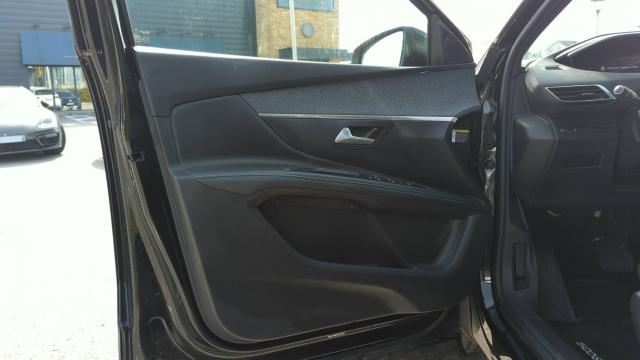 Peugeot 5008 image 9